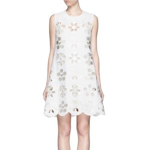 VICTORIA VICTORIA BECKHAM Scalloped Edge Floral Embroidery Crepe Dress